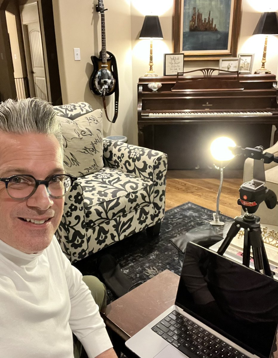 wigbone's tweet photo. Teaching from the Tennessee 'cabin' tonight...b/c #SevereWeather. #MakeshiftStudio #FBLive https://t.co/KbxBAyYNDG https://t.co/I9QBYLBsi3