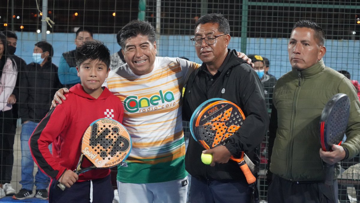 En Calderón, la parroquia más grande de Quito, el Dr. Jorge Yunda Machado compartiendo propuestas y una noche de alegría. El Ecuavoley une al barrio, genera comunidad, es  mucho más que un deporte. 
#JorgeDeLaGente