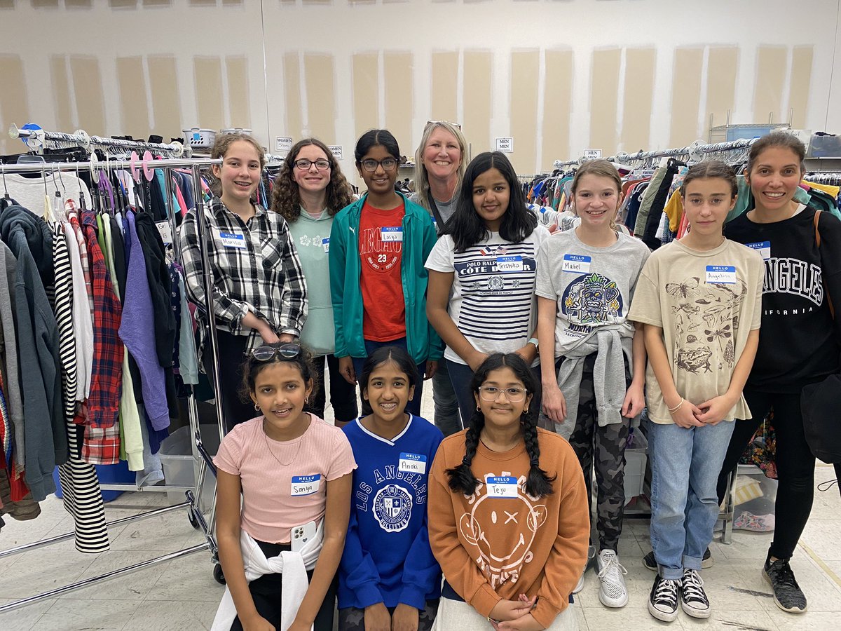 Students from <a href="/gmsDCSD/">Grizzell Middle School</a> Grizzell Gives Back volunteered to sort and hang clothes <a href="/OneDublinOhio/">One Dublin</a> 
👚 👖 🧥