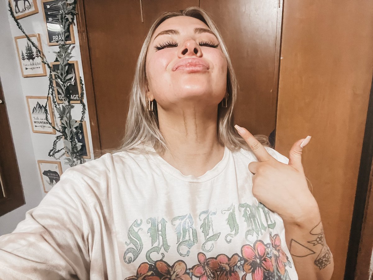 kenlmix's tweet photo. how to tell that a bad bitch was bein’ a sad bitch https://t.co/8GJw8fNzn6