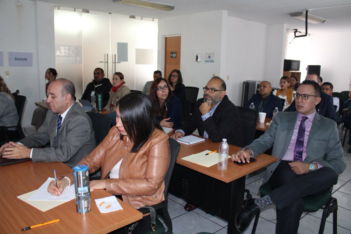 SESEAMichoacan's tweet photo. #NotiSEA
Capacitación a los titulares de diversos OIC’s sobre el funcionamiento del Sistema de Denuncia Pública de Faltas Administrativas y Hechos de Corrupción (SIDESEA) #PDE 

@TJAMich @IMAIP_oficial @IEMich @teemichmx @FiscaliaMich @CongresoMich @PodJudMich @contraloriamich https://t.co/Sarq3xaHDB