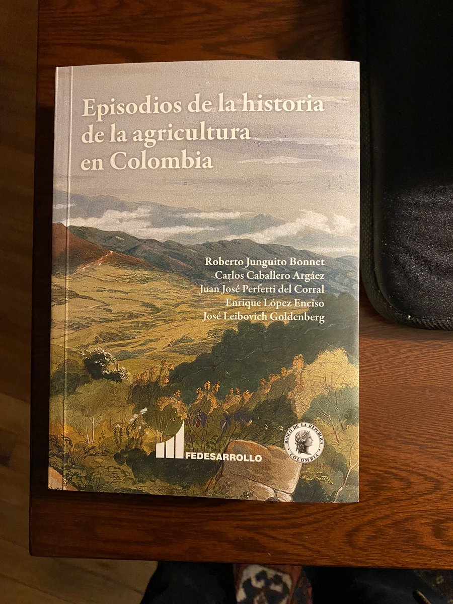 jleibovi's tweet photo. Muy contento de ser coautor del libro “Episodios de la historia de la agricultura colombiana”, libro que dejó en marcha Roberto Junguito y que no pudo terminar por su muerte prematura. Espero que sirva de texto a los estudiantes e investigadores de la agricultura colombiana https://t.co/nbpjUeHInj