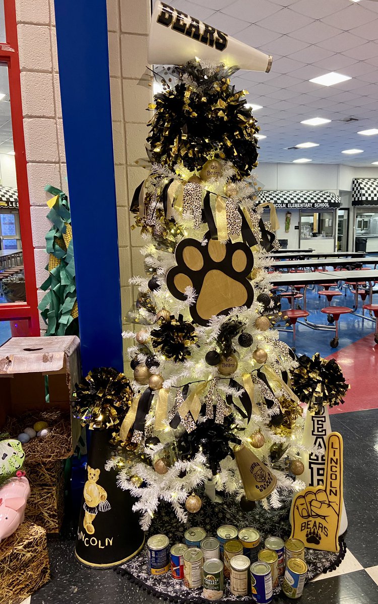 Our <a href="/LESPhysEd/">Lincoln Elementary P.E.</a> Christmas tree is all about the school spirit this year. Reminding Ss that it doesn’t matter what tree is your favorite, but that we’re helping families by stocking the Lincoln Food Pantry. 🐻 <a href="/TCBOE_LES/">Lincoln Elementary</a> <a href="/TCBOE/">Talladega Co Schools</a> #helpingfamilies