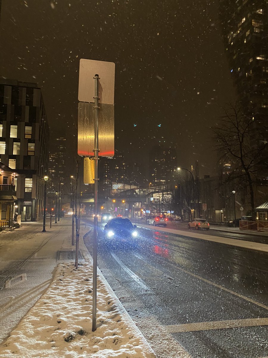mwelch's tweet photo. Snowy Vancouver… https://t.co/v7caOrmdqz