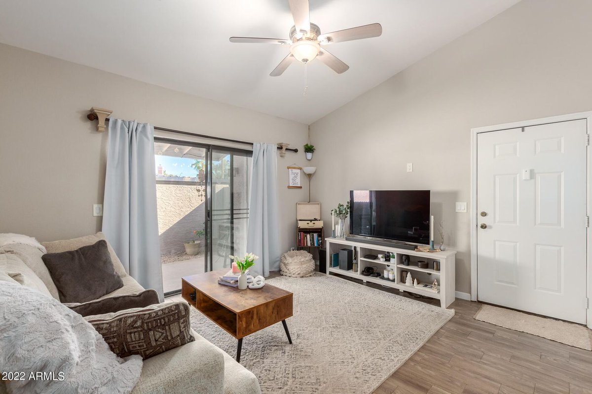 SantizoGroup's tweet photo. #ComingSoon Beautifully updated move in ready 2 bed 2 bath townhome in the heart of Chandler! Very quiet neighborhood. #SantizoRealtyGroup #HaguePartners #ChandlerHomes #AZHomesforSale #ChandlerRealtor #ChandlerRealEstate #ChandlerAZ #Chandler #AZHomes https://t.co/4GSaEyWvo0