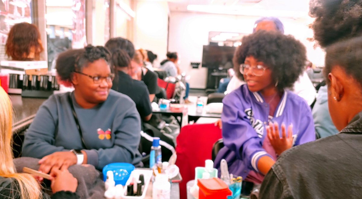 hcsgup's tweet photo. Best way to learn about a cosmetology program? Talk to the students. Seniors learned while getting manicures today! 
@theayersHHS 
@HaywoodSchools 
@haywoodhigh 
#GEARUPTN 
#GEARUPWorks https://t.co/SVroiIOQip