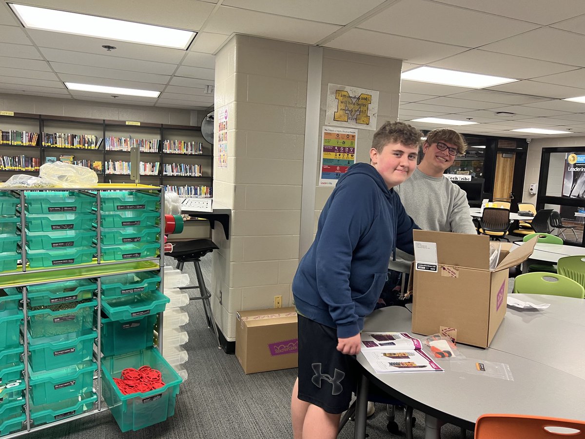 Time to make some noice as Tech Tribe gets the STEM cart ready. Thanks!!! ⁦<a href="/CELLuindy/">CELL at the University of Indianapolis</a>⁩  #weRmilam