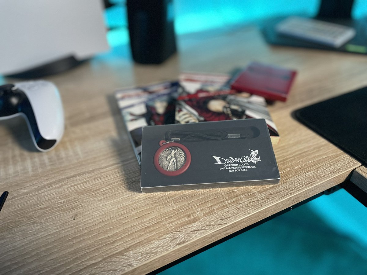 dmcmerchbot's tweet photo. 【CAPCOM】 Devil May Cry 2 - Replica Coin Pre-Order Bonus https://t.co/K3TZi7WzcY https://t.co/Jtx5tAsvhJ (Photos by @xDevilNeverCry)