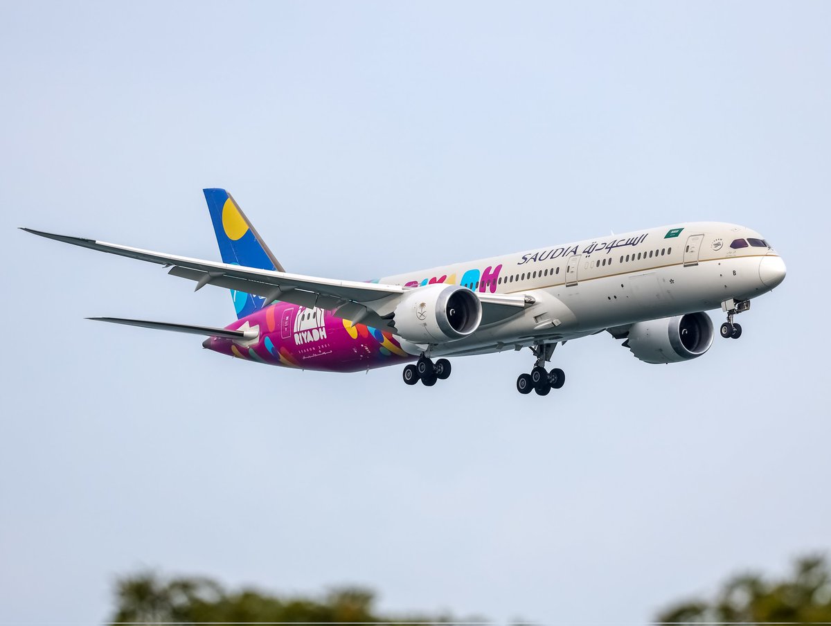johnkkho's tweet photo. HZ-ARB Saudi Arabian Airlines Boeing 787-9 Dreamliner (Riyadh Season 2021 Livery) https://t.co/B2SdbbpNqD