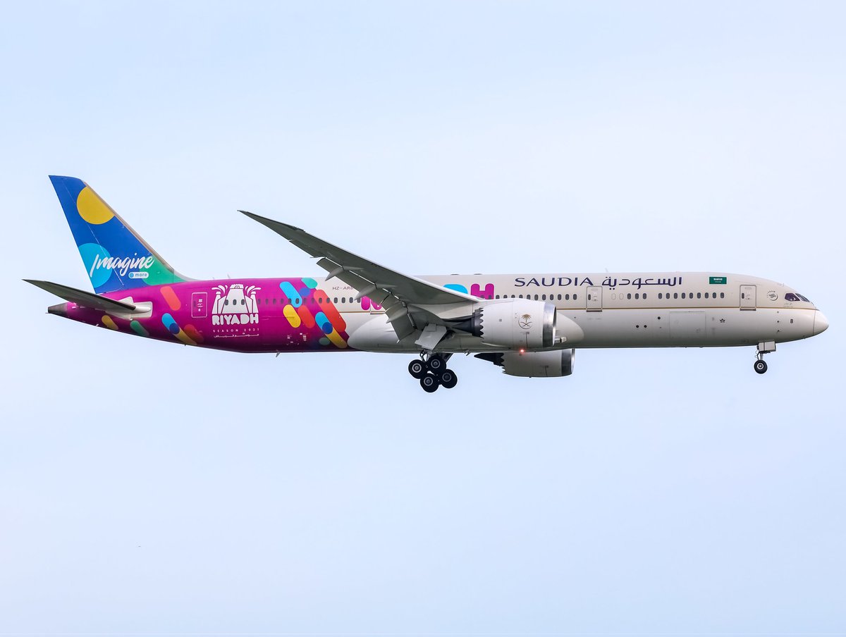 johnkkho's tweet photo. HZ-ARB Saudi Arabian Airlines Boeing 787-9 Dreamliner (Riyadh Season 2021 Livery) https://t.co/B2SdbbpNqD