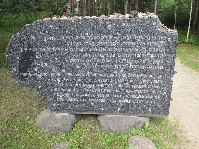F_ZIHK's tweet photo. Są dni, których nie powinno być wcale...
29/30.11.1941 w lesie pod #Rumbulą #Łotwa, niemieccy oprawcy bestialsko zamordowali ok. 13.000 Istnień z getta w #Rydze #Shoah https://t.co/HK1sizyFTY