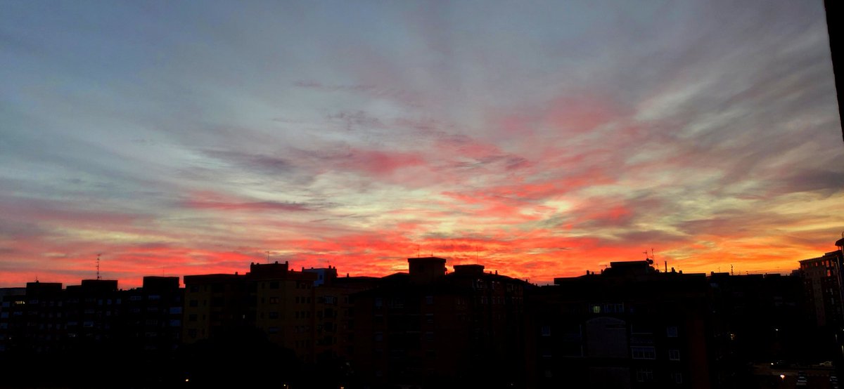Iceman00596422's tweet photo. Amanece en Badajoz https://t.co/Yj7umKu9Q5