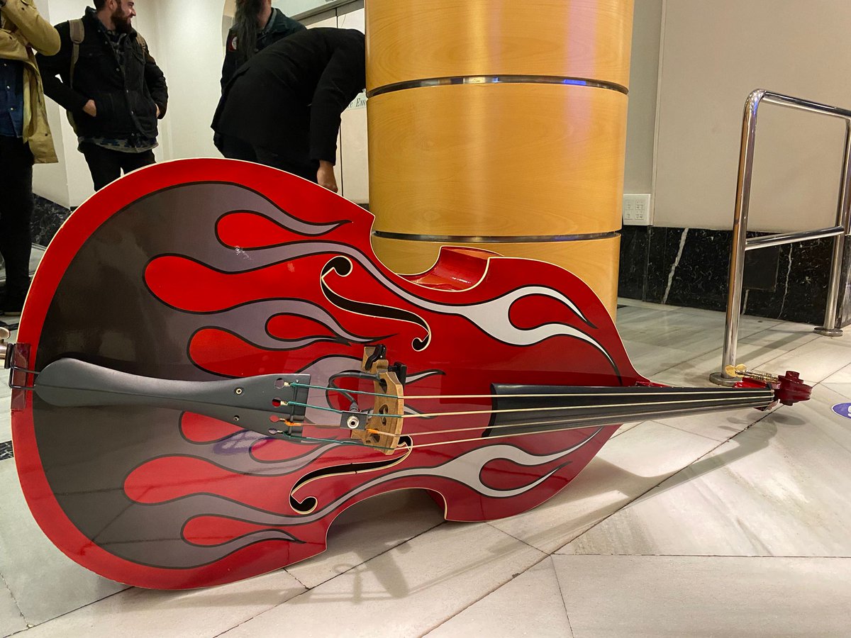 COPE's tweet photo. 💥 Algo importante va a pasar en COPE y @RockFM_ES en unos minutos... ⏱️ 

😉Una sorpresa muy especial para alguien muy querido está a punto de suceder...

 😎 Solo os decimos una cosa: “¡Rock y diversión!” 🎸 🤟 https://t.co/LsgQoelQ7u