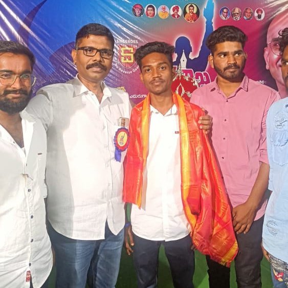 Vignesh_swaero_'s tweet photo. #NewProfilePic #With @pmamidala5 Sir At #Karimnagar #Prathignadiwas💙 Jai Bheem✊
@RSPraveenSwaero 
@ANDEAJAY4 
@prabhakarchouti 
@MathangiMaruthi 
@Vignesh_swaero_ https://t.co/eOeod0XfgR
