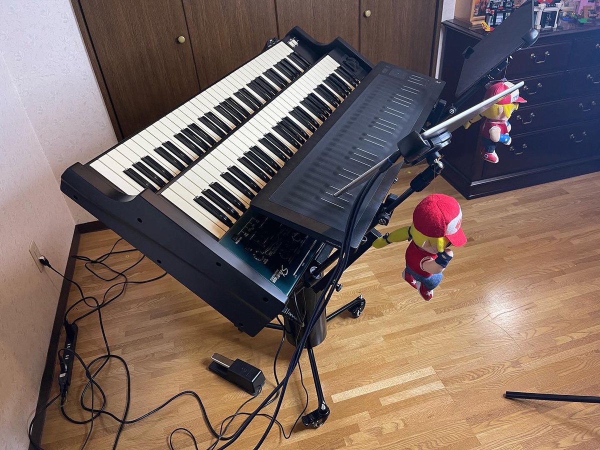 kerederoom78's tweet photo. コラボ動画の撮影用に鍵盤を組んでみたわな!
KZ2-360 by KeyPro360 @keyprostand360
custom keyboard stand
Seaboard RISE
SKX PRO
Spacestation V.3
#keypro360 #keyprostand360 #seaboardrise #skxpro #spacestationv3 #aspenpittmandesigns #keyboardstand #terrybogard https://t.co/vtJhe11cDF