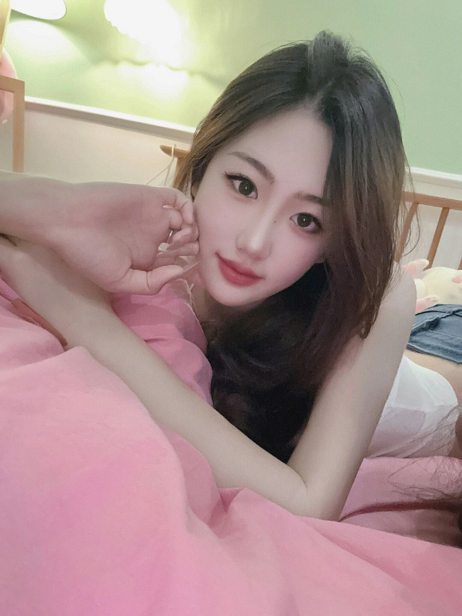 Edyth87023387's tweet photo. 收男M帮主人舔让主人轻微的调教你、年龄 20 - 30    以上的来让主人接受新手哦 有缘私信啦 https://t.co/AgYXVMLgWb