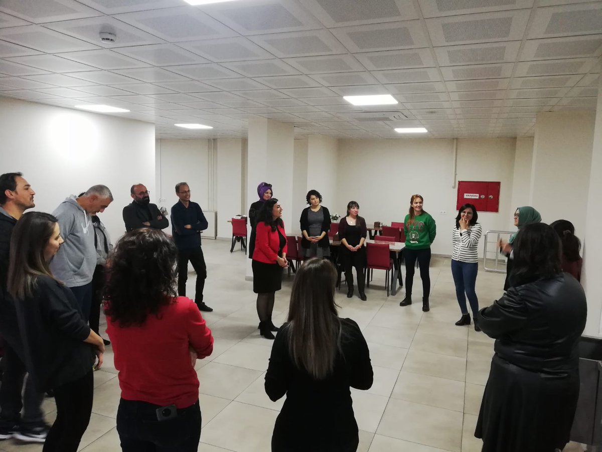 İlimiz öğretmenlerine yönelik olarak <a href="/istanbulmem/">mem</a> ile <a href="/mebyegitek/">Yenilik ve Eğitim Teknolojileri Genel Müdürlüğü</a> işbirliğinde 14 ilde pilot olarak uygulanan Harezmî Eğitim Modeli uygulanma eğitimleri başladı.

Eğitimi veren İstanbul Kartal İlçe MEM Harezmî Koordinatörü Nurcan Doğan'a teşekkür ederiz.
<a href="/tcmeb/">Millî Eğitim Bakanlığı</a> <a href="/harezmimodeli/">Harezmi Eğitim Modeli</a>