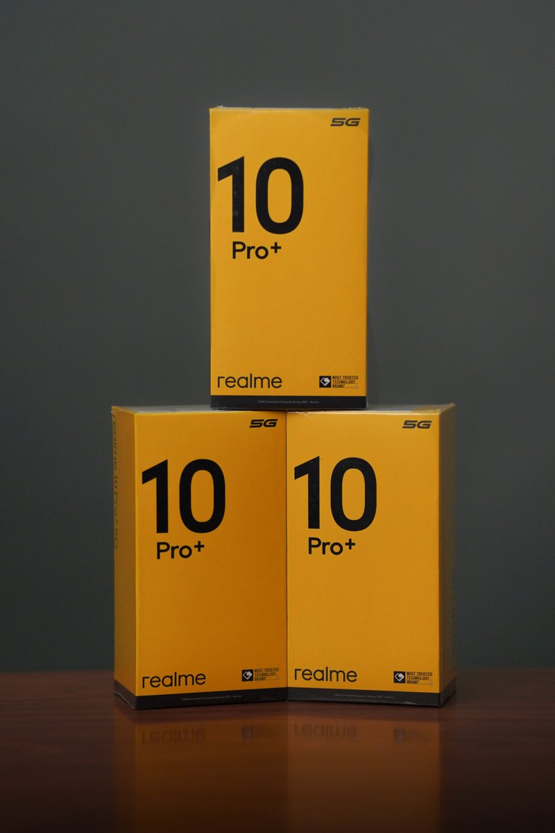 ravi3dfx's tweet photo. So, #Dimensity920 varient Is Confirmed to launch at 24,999 in India 😹   

#realme10ProPlus5G Retail Indian Box First Look 👀
#realme #daretoleap
#realme10ProSeries5G #CurvedDisplayNewVision #stufflistingsarmy #technews https://t.co/5NYoXQyljN