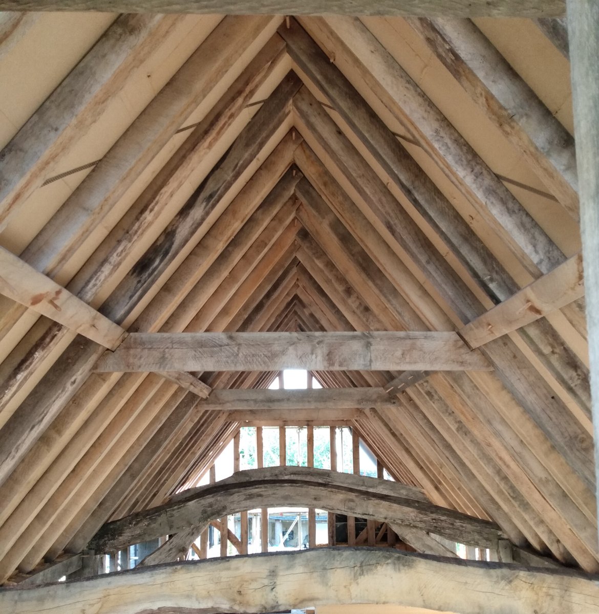OBeeCIC's tweet photo. We're looking for new #volunteers to help cleave and dress locally grown Sweet Chestnuts logs into #shingles and battens to clad the outside of this #greenoak #longhouse roof at #Ringshall #midsuffolk #communityproject #greengym #fun #skills https://t.co/GHkegsBuzC