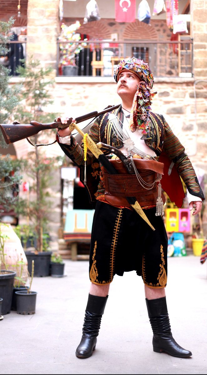 #sarızeybek #zeybek #efe   #cevşen #köstek  #kütüklük #yatağan #potur  #piştov #tüfek #kuşak #cepken #kartalkanat #tesbih  #pazubent #fes #silahlık  #thof  #halkoyunları #efelikruhu #afyonkarahisar #afyonefesi #efeli̇kefendi̇li̇kti̇r