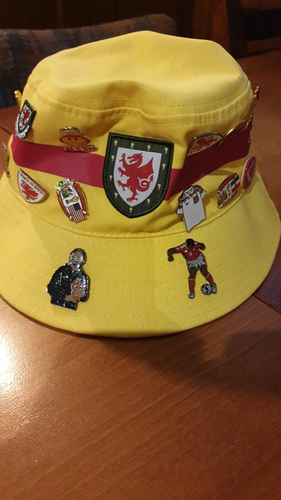 Ieuan_Swan's tweet photo. Please help me find! Bridgend somewhere? @RedWallNews1 @FAWales #Cymru #TogetherStronger #TogetherStronger 

Please retweet https://t.co/zooAocDIML