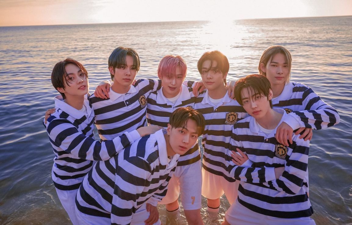 lvrwoni's tweet photo. happy 2nd anniversary, enhypen. thank you for making me feel happiness when i'm down. thank you for always being there for me when times have been tough. just by watching you on my screen make me feel alive. to more years and adventures with you, enhypen <3
#Happy_2nd_ENniversary https://t.co/FwRKzcQZKP