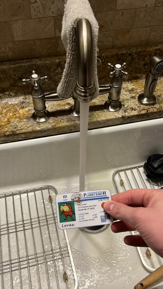 willGApes's tweet photo. Living in Franklin, I get my water from Lake Michigan. It’s great to know that the water I get goes through the Oak creek water treatment plant and the assure it is safe for use. This allows me to have healthy drinking water so I can stay hydrated @franklinlorax #apeswater https://t.co/e4pmhZccqW