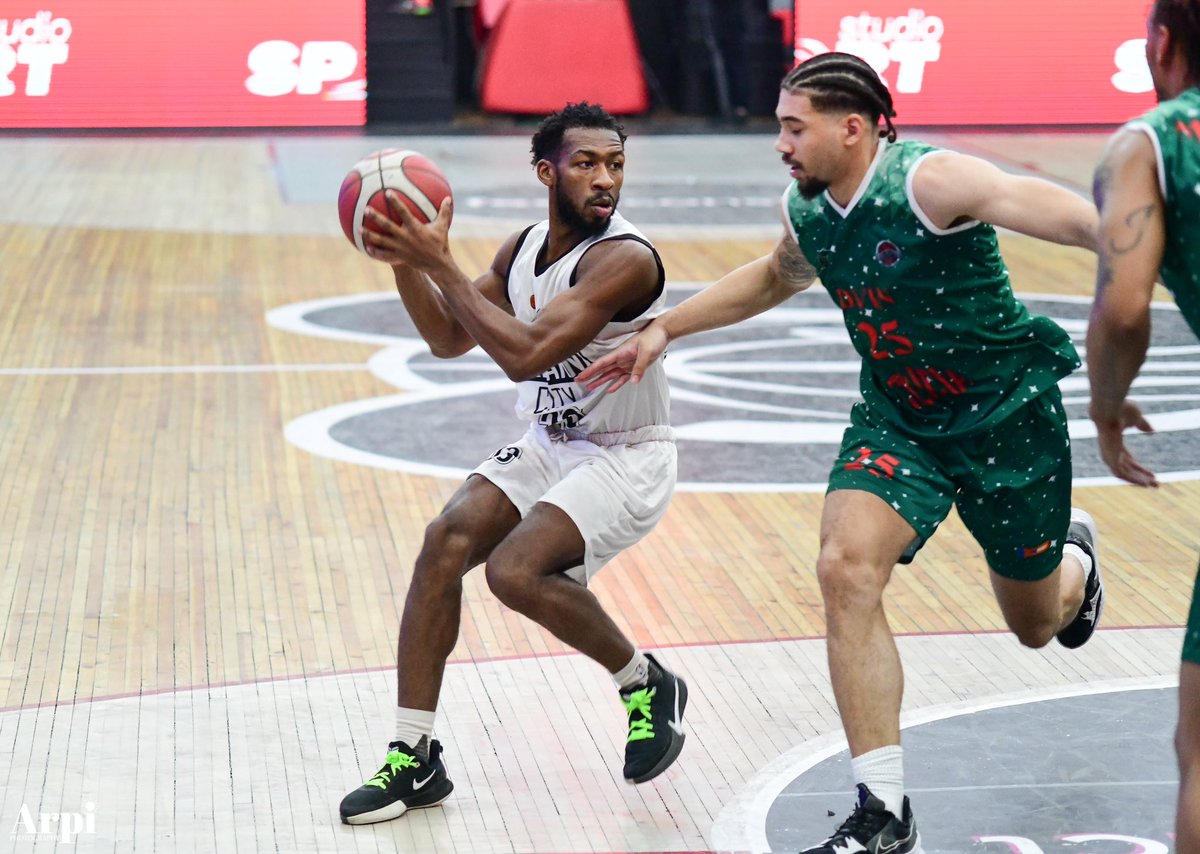 thecityofv's tweet photo. 🔘17p (7/10) 70 fg% 2/3 3pt 66.7%
🔘10r
🔘10a
☑️1st triple double of the season
Kourtlandt Martin in the win vs. D/C https://t.co/nRbiI0GyYg