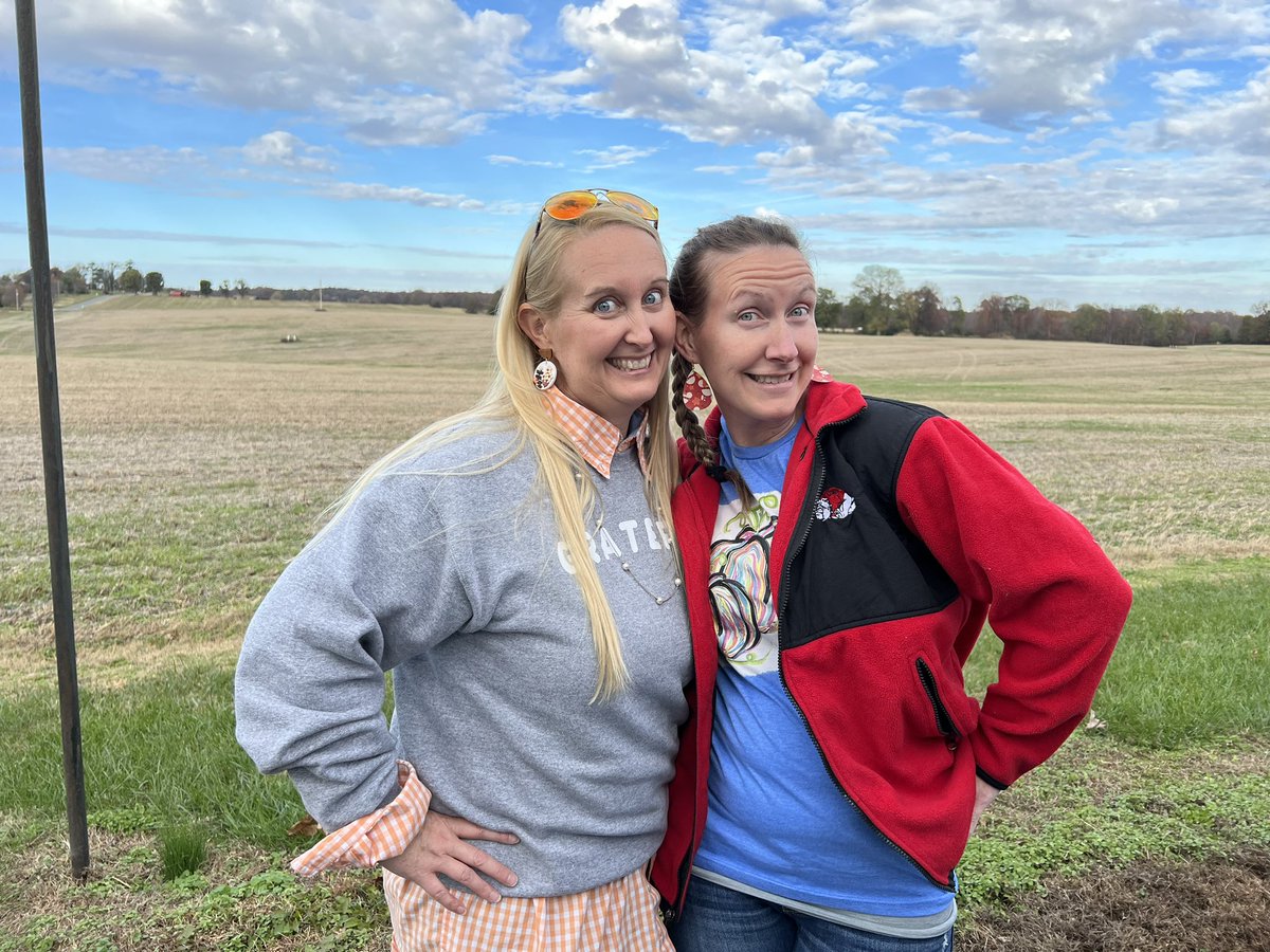 MJsmusic's tweet photo. When you are able make silly faces as you Do Life together— #simplethings #SistersLove @powellm #grateful #blessed #kingdomminded #intentional #Creative #huneycuttlife https://t.co/a2NIfskM6A
