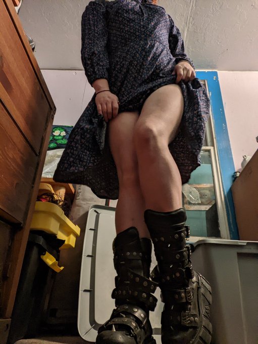 2 pic. Felt cute, hmu ? https://t.co/39sgaBuZk2