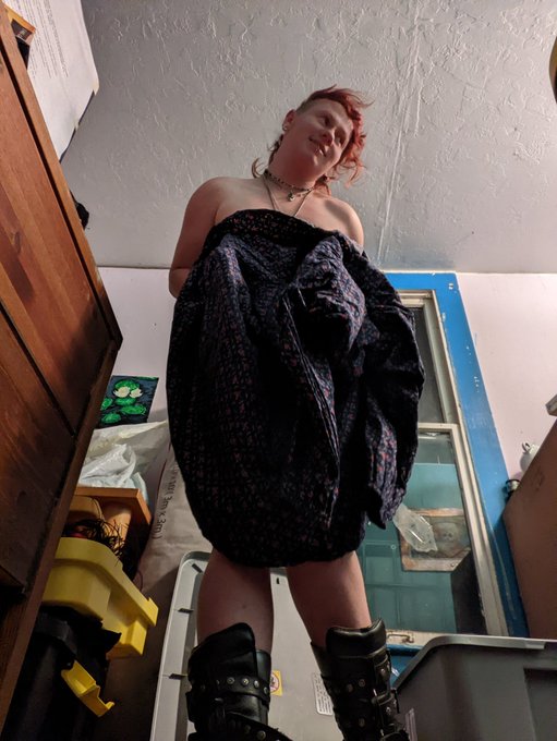 3 pic. Felt cute, hmu ? https://t.co/39sgaBuZk2