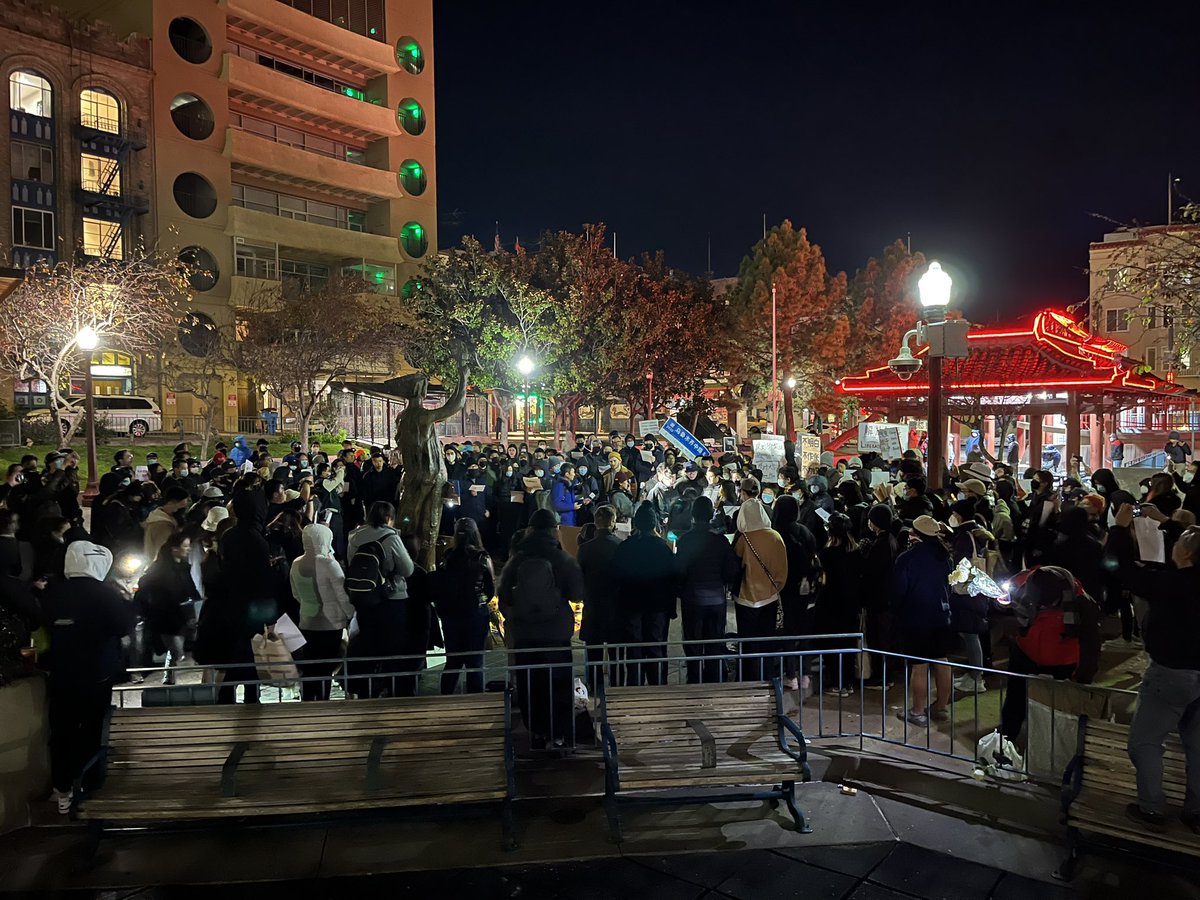 lihanlihan's tweet photo. About 200 people attending the Chinatown vigil in San Francisco to mourn the victims of the deadly fire in Xinjiang, China. https://t.co/LvsM5TOCXi