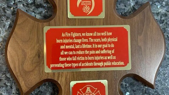 SPFFPABurnFund's tweet photo. The Regina Firefighters Burnfund and the SPFFPA Burnfund helped make this Pediatric Burn Room happen at the Regina General Hospital along with the help of Mandy Haas! Thx to Casey Lawford for making the plaques!
Just one example of how you help advance burn care in our province! https://t.co/LFP1W7m382