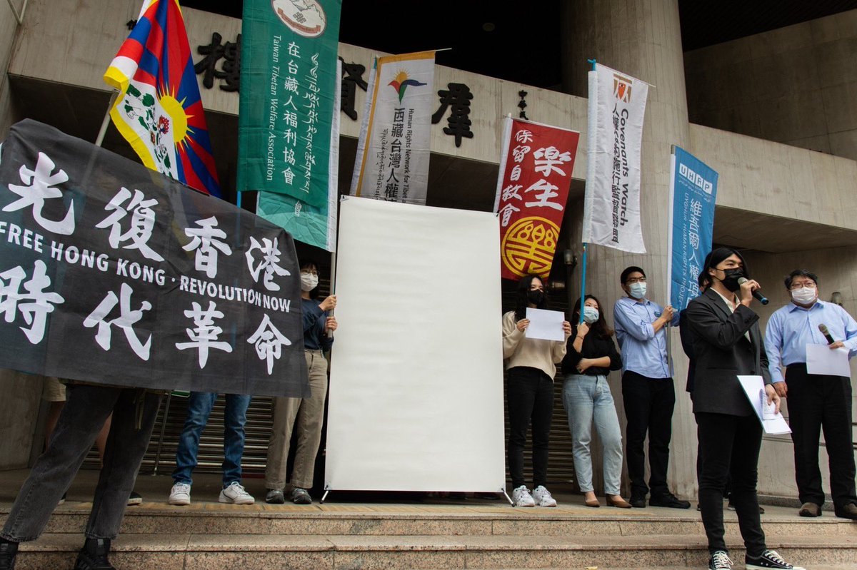 【晨間消息】 臺灣學生運動參與者與中國、香港、新疆的民主運動人士於今（30）日聲援中國白紙運動，呼籲中國政府正視人民訴求，切勿重演六四血腥鎮壓的悲劇。 反送中運動參與者羅子維：「在追求自由、從壓迫解放的過程中，沒人是孤島，任何有利追求自由的群體都是盟友。 