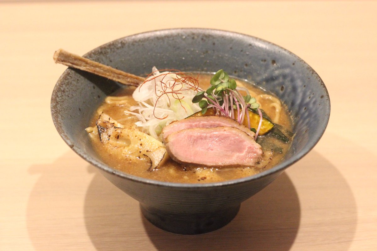 3kagetsudake's tweet photo. 12/1より【味噌ラーメン専門店】としてオープン‼️わだのの味噌ラーメンは、熟成蔵出し味噌の赤と白を使用した特製ラーメン✨

◯甘海老の出汁を使用した、海老の香り際立つ白味噌【海老出汁】ラーメン(税込970円)
⁡
◯割烹の技を光らせた鰹出汁の旨味広がる赤味噌【鰹出汁】ラーメン(920円) https://t.co/aSUseZeIQw