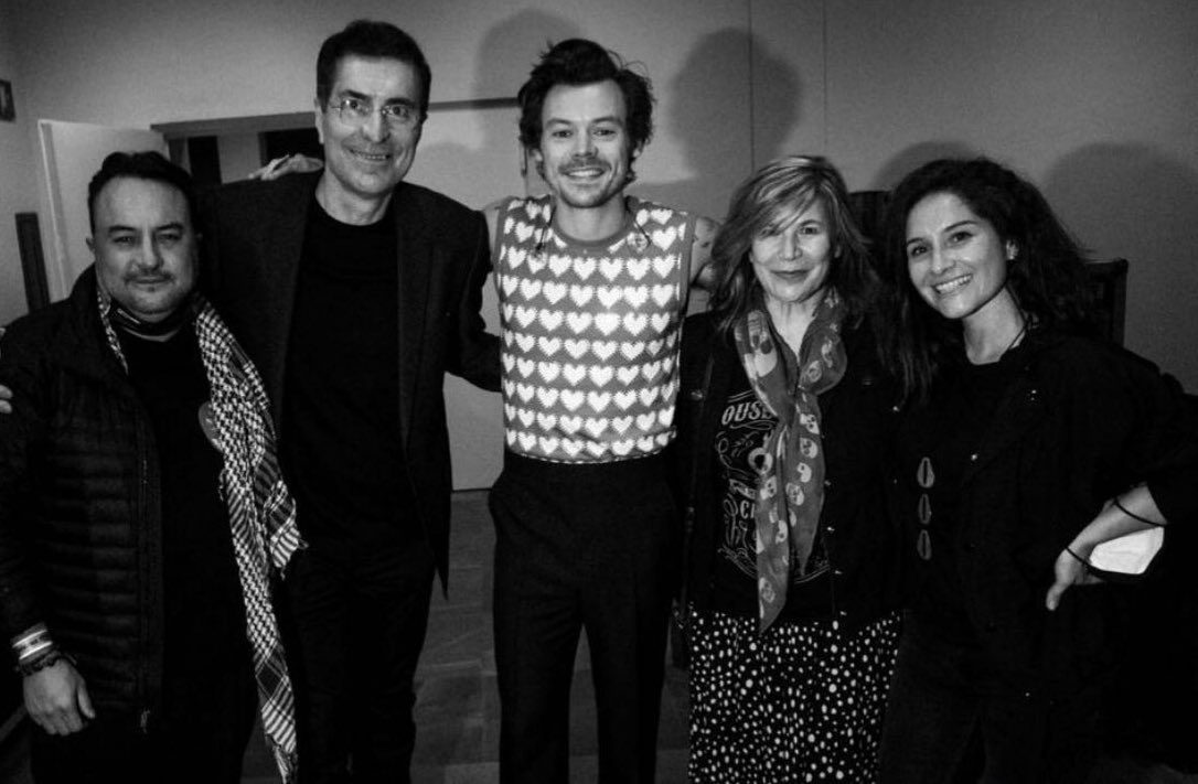 hsdaily's tweet photo. Harry backstage at Foro Sol in Mexico City - November 24 https://t.co/aYA0wtmOns