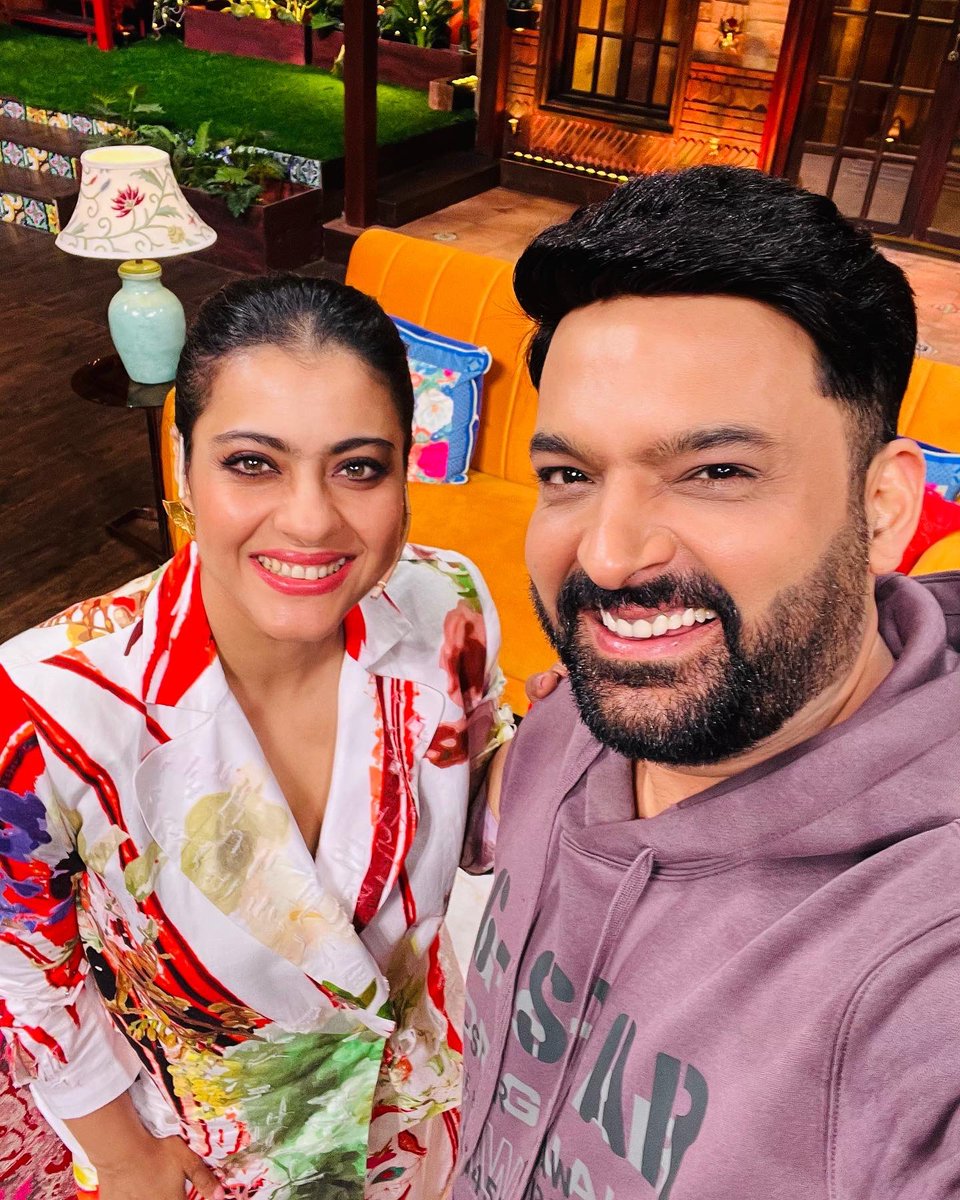 KapilSharmaK9's tweet photo. Everyone’s favorite @itsKajolD 🤩 best wishes for #SalaamVenky mam ❤️ https://t.co/tvV9EEt8NT