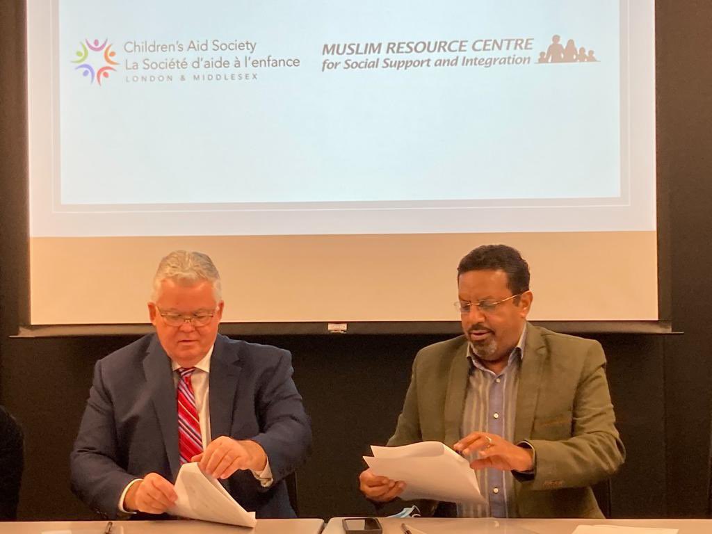 CCIR_Ldn's tweet photo. With great pleasure, our ED @mohd_baobaid and  @ChrisStevenCAS, were able the sign the revised MOU between @mrcssi and @CAS_LM. Very proud of our long standing collaboration that has resulted in many positive outcomes for the wellbeing of Muslim children and families. https://t.co/wt2lZI0U4T