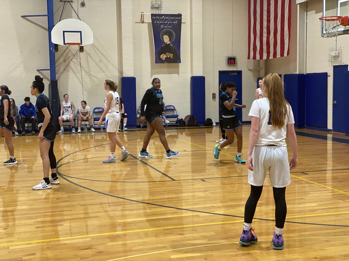 #TuesdayNightHoops #MMBR 
📍VA 
VISAA State Semifinal Rematch

Defending state champions <a href="/MSAathletics/">MSA Athletics</a> Led by <a href="/alarybell2023/">alarybell</a> <a href="/presbraxton12/">Presleigh Braxton</a> <a href="/BrooklinIngram/">Brooklin Ingram</a> 
🚨59-52 Final Score
37-37 at halftime 
The defense played by MS was outstanding,slowing down the 3pt barrage from Seton🏀