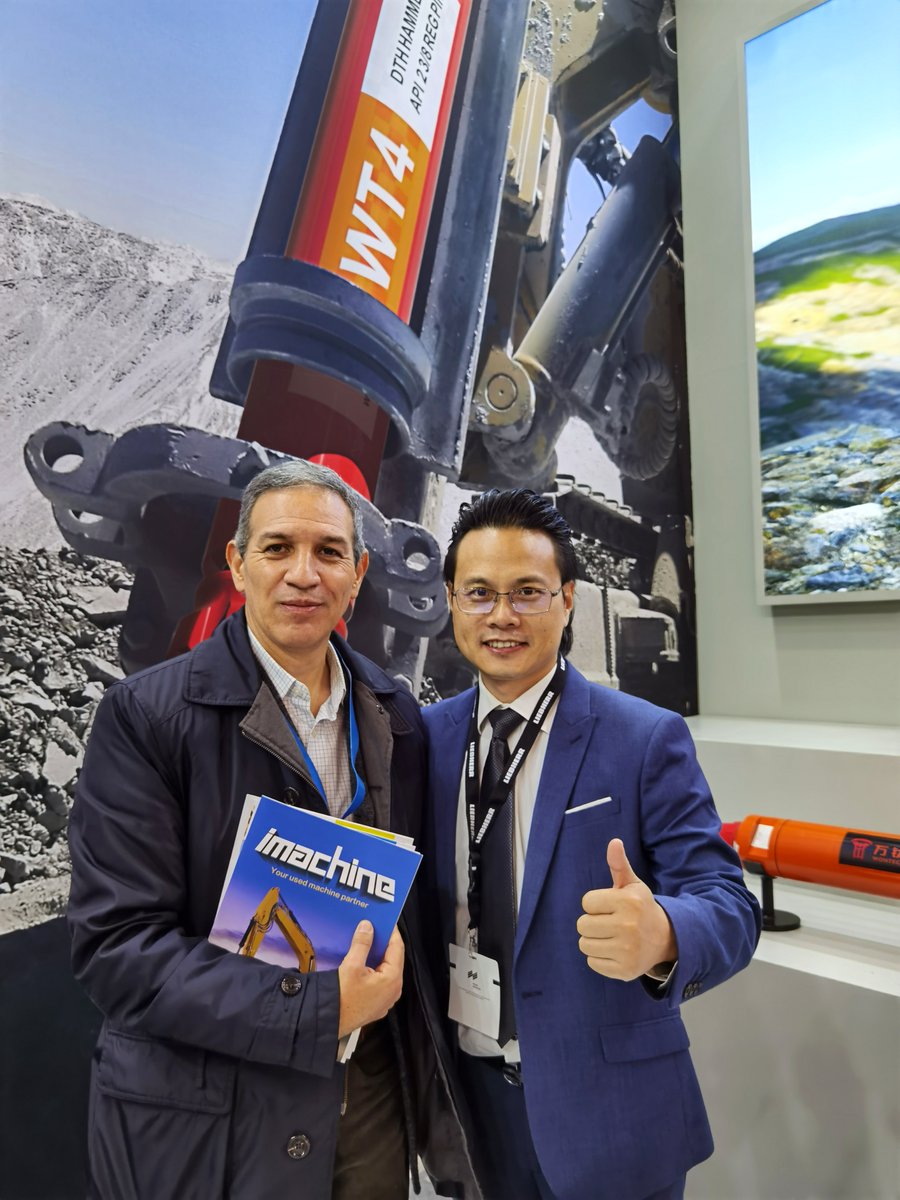 Imachinemall's tweet image. It was such a fabulous event. Imachine 
Group photo of our president with customers in #bauma2022
#imachine
#bauma #bauma2022 #caterpillar #construction
#conorthediggerdriver #constructionmachinery
#diggers #diggermanblog  #diggersanddozers #earthmovers #earthmoving #excavators