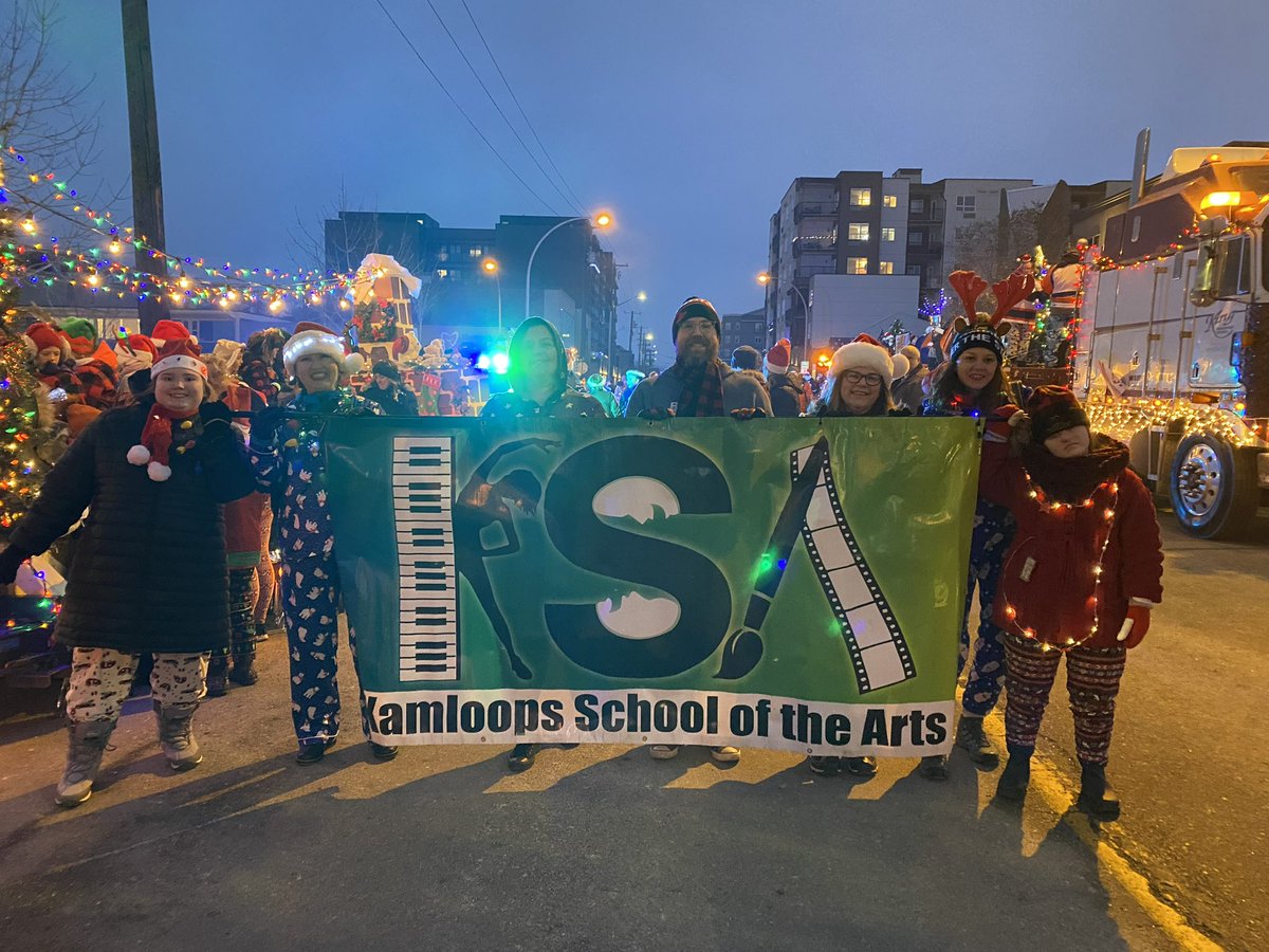 lattajayne1's tweet photo. Wonderful participation in this years Santa Parade!! KSA involved over 100 singers, dancers and instrumentalists to bring in the holiday season! #kamloops_sd73 #kamloopsschoolofthearts https://t.co/iFJ5hToLnc