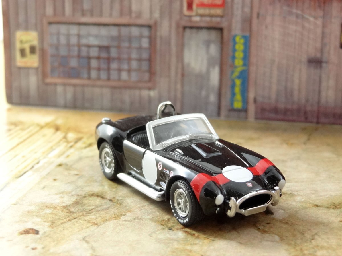 thetoysgarage's tweet photo. Shelby Cobra 427 1965 by Greenlight

Share &amp; Like if you love Diecast 

#greenlightcollectibles #greenlightforlife #greenlightcollector
#diecastcarsphotography #diecastcollections #diecastscalemodels #diecastscalemodel #diecastscale #164scalecollector #164diecast #164diecastcars https://t.co/qaICar4eNR