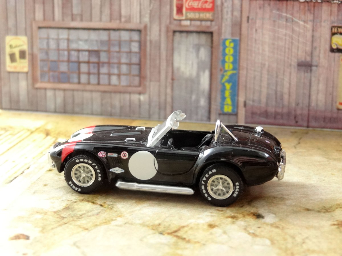 thetoysgarage's tweet photo. Shelby Cobra 427 1965 by Greenlight

Share &amp; Like if you love Diecast 

#greenlightcollectibles #greenlightforlife #greenlightcollector
#diecastcarsphotography #diecastcollections #diecastscalemodels #diecastscalemodel #diecastscale #164scalecollector #164diecast #164diecastcars https://t.co/qaICar4eNR