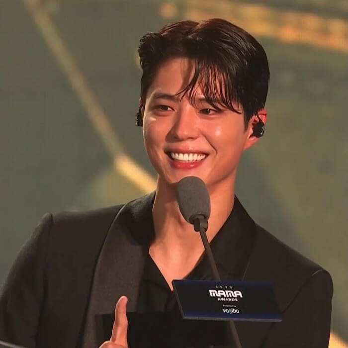 明日も、一緒に、忘れないで...

ボゴミがはにかんだ瞬間、世界とまった🥹

#ParkBogum
#2020MAMA