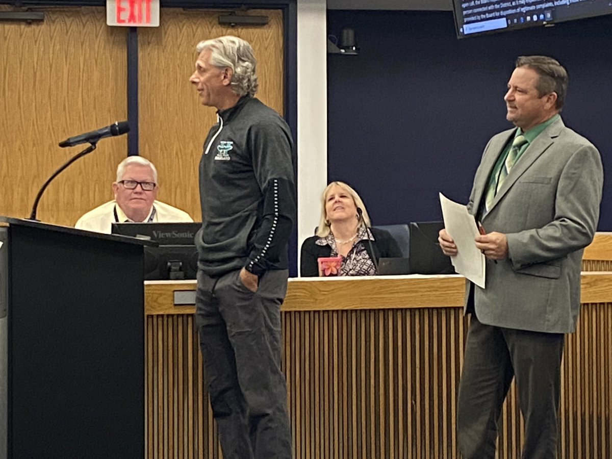 Marcietaylor14's tweet photo. Superintendent recognitions are the best part of board meetings! #ConnectCreateCare @MccordGps @GPS_District @athletics_hawks @drjhs_rattlers https://t.co/iQXNyp3CzN