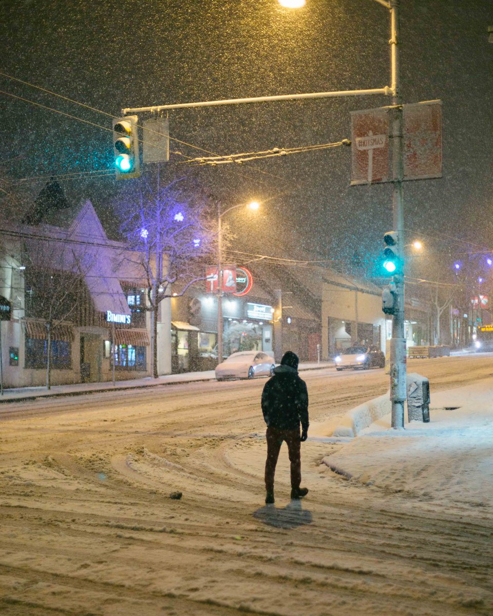 simonhavenhand's tweet photo. Snow arrived today in Metro Vancouver  #BCStorm #BCSnow https://t.co/U1HRAXY1EF