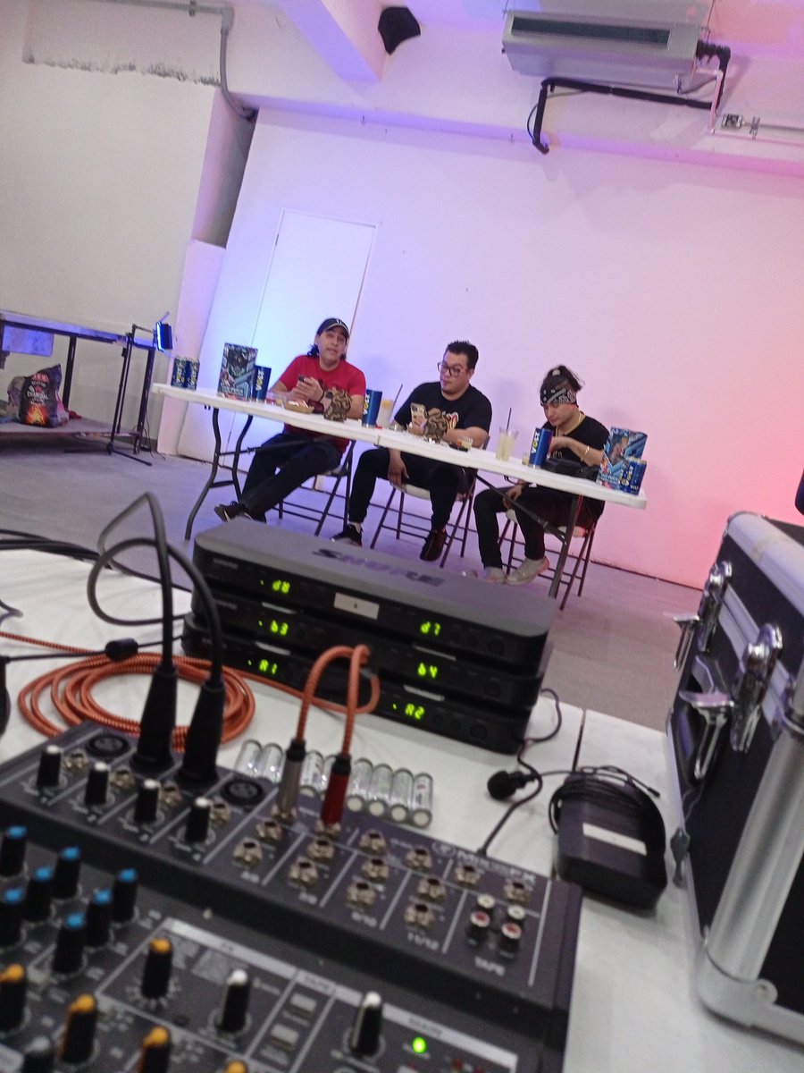 #AmosDelUniverso <a href="/franco_esca/">Franco Escamilla</a> <a href="/MorocoPalacios/">Moroco</a> <a href="/elchristianmeza/">Christian  Meza</a>