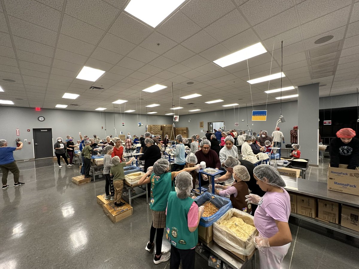 DooleyTogether's tweet photo. We had fantastic night at Feed My Starving Children. It’s a great feeling to work shoulder to shoulder with our Dooley Families for such a good cause. https://t.co/wyunowi6LO