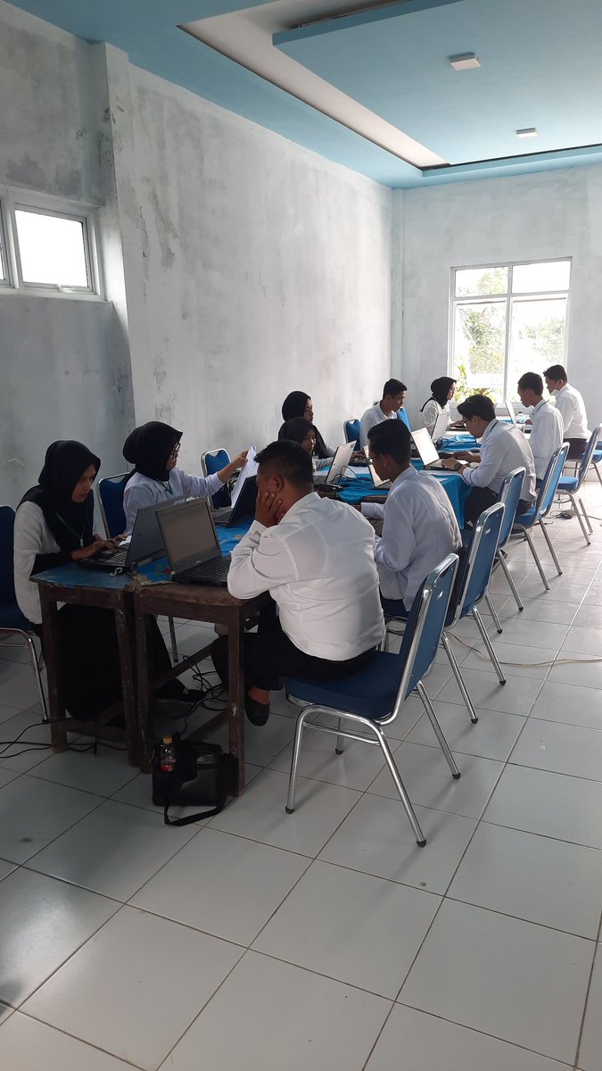 Ds_Semingkir's tweet photo. Ujian penyaringan calon perangkat Desa Semingkir dengan tahapan Tes praktik Komputer dan Pidato.
@dinpermasdespml 
@PemkabPemalang 
@puspindes https://t.co/zmbuHk3G7L
