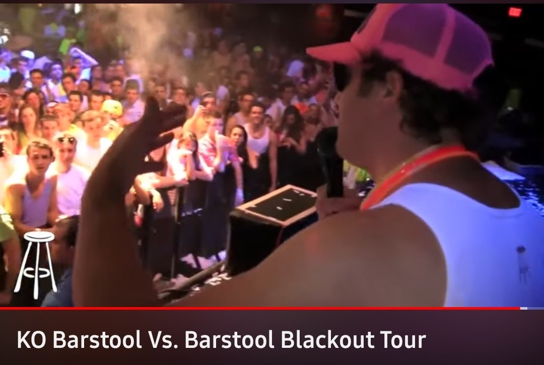 ThisDayInBSS's tweet photo. People thought @kirkmin was gonna take the home field advantage away from @stoolpresidente... 🤦‍♂️.. Not in the House Of Blues where Dave has some legendary moments. #BlackoutTour #KObarstool #RisePageviewsRise #Dozen https://t.co/GiIyxkPJri